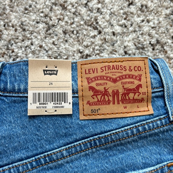 NWT Levi’s 501 Shorts - Picture 4 of 9